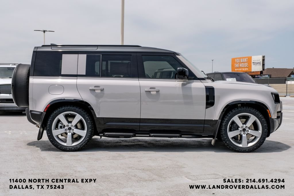 New 2026 Borasco Grey Metallic Land Rover X-Dynamic SE image 5