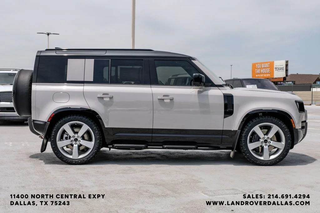 New 2026 Borasco Grey Metallic Land Rover X-Dynamic SE image 5