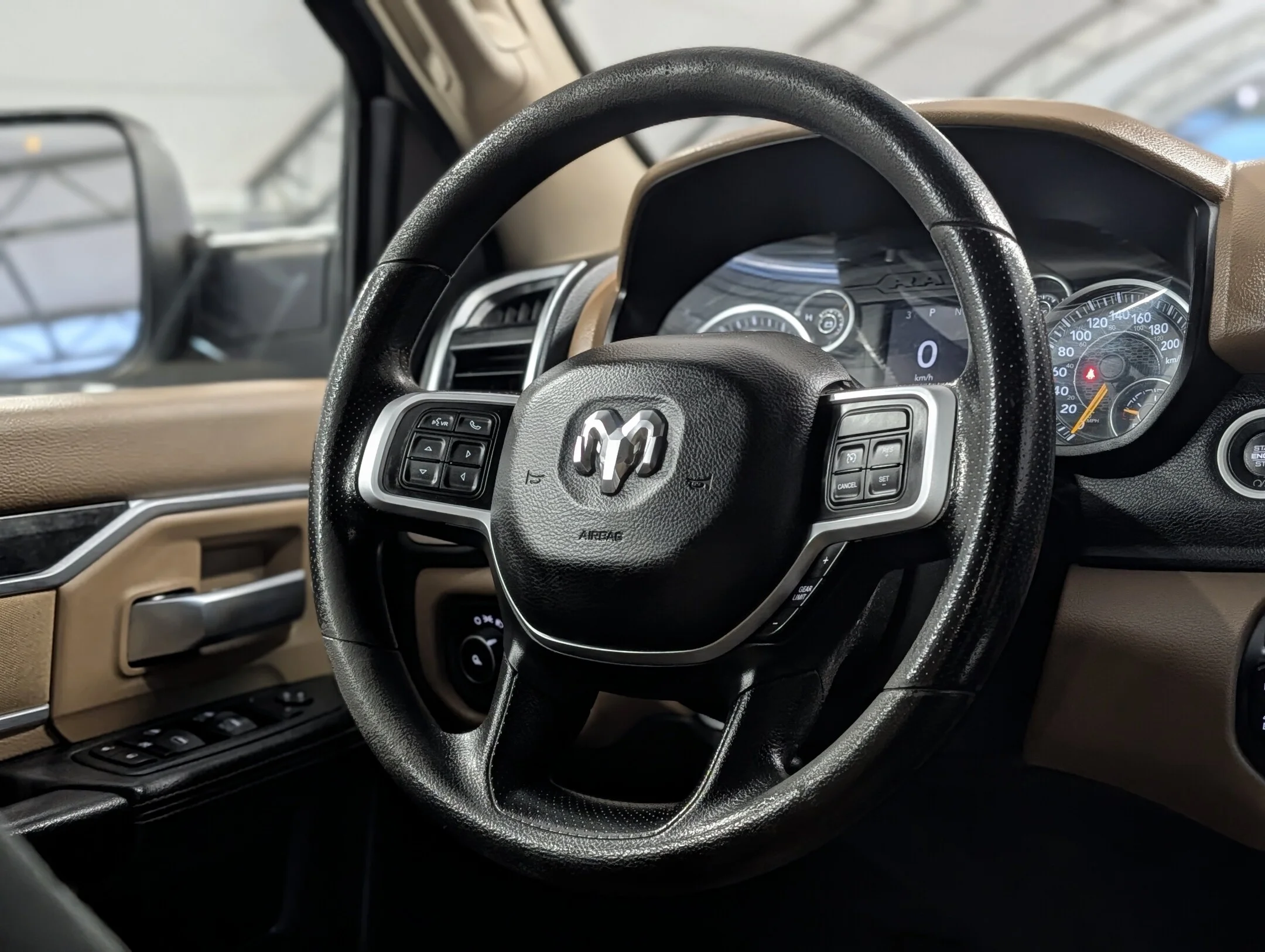 Used 2019 White RAM Big Horn - 6.4L HEMI - Apple CarPlay - Heated - Big Horn 4x4 Crew Cab 64 Box image 15