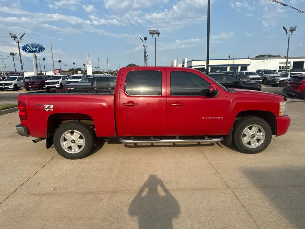 Used 2011 Red Chevrolet LT image 27
