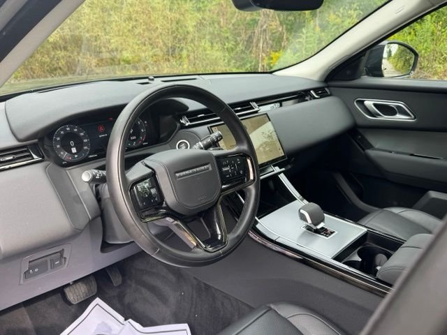 Used 2024 Santorini Black Metallic Land Rover S image 9