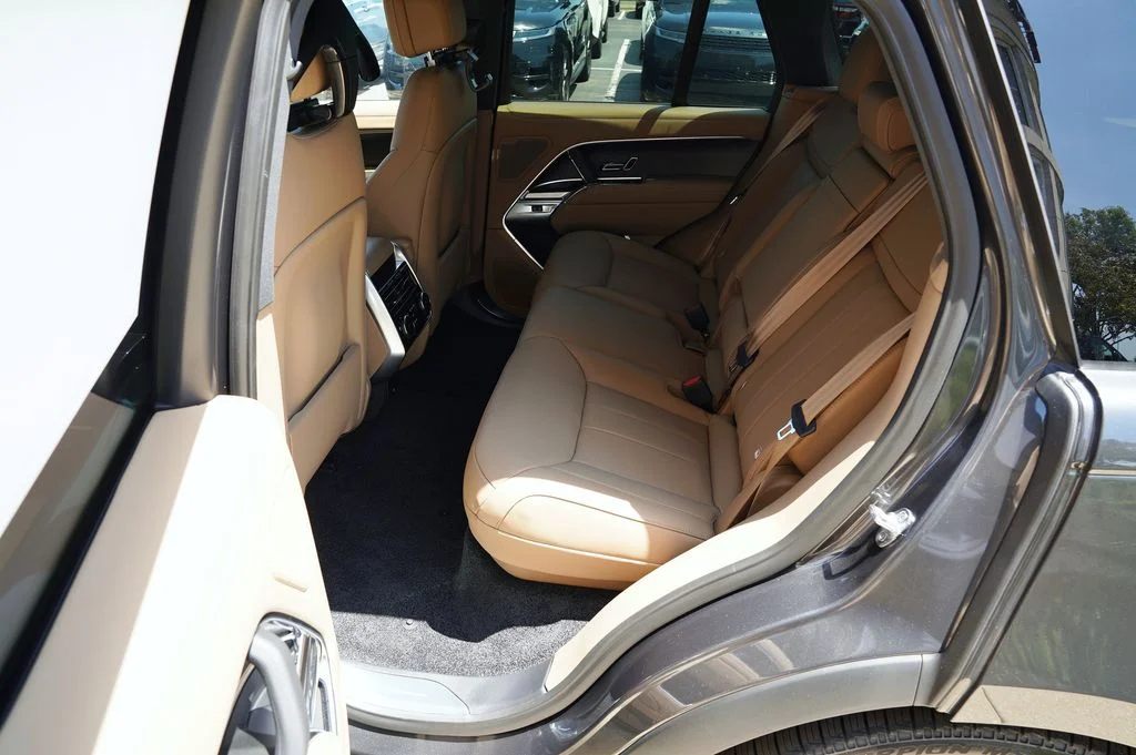 New 2026 Carpathian Grey Land Rover SE image 33