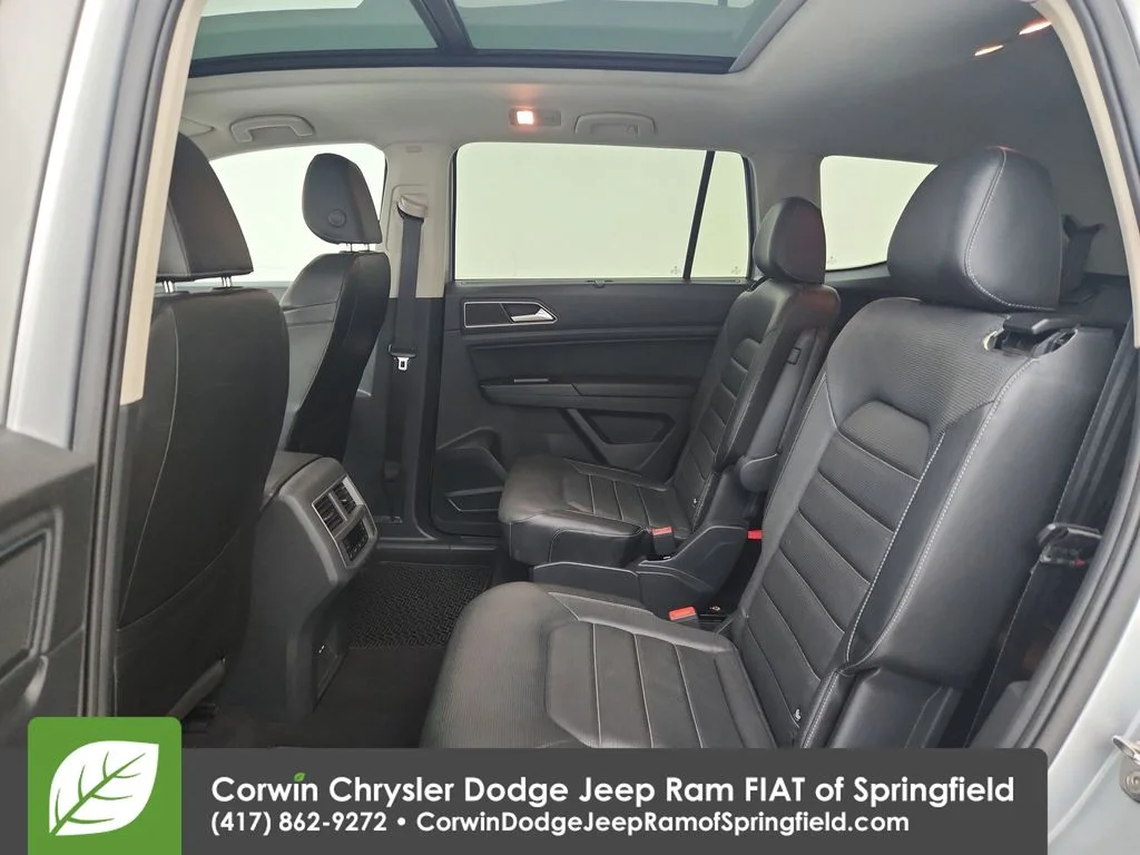 Used 2019  Volkswagen SEL image 30