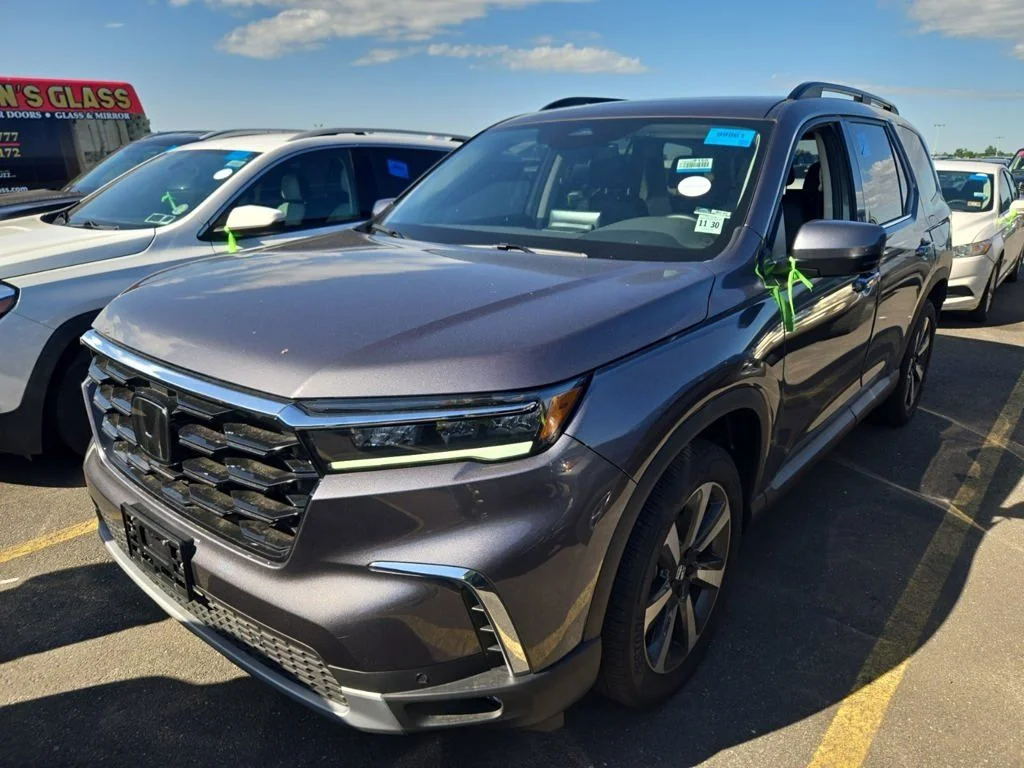 Certified Used 2025 Gray Honda Touring image 5