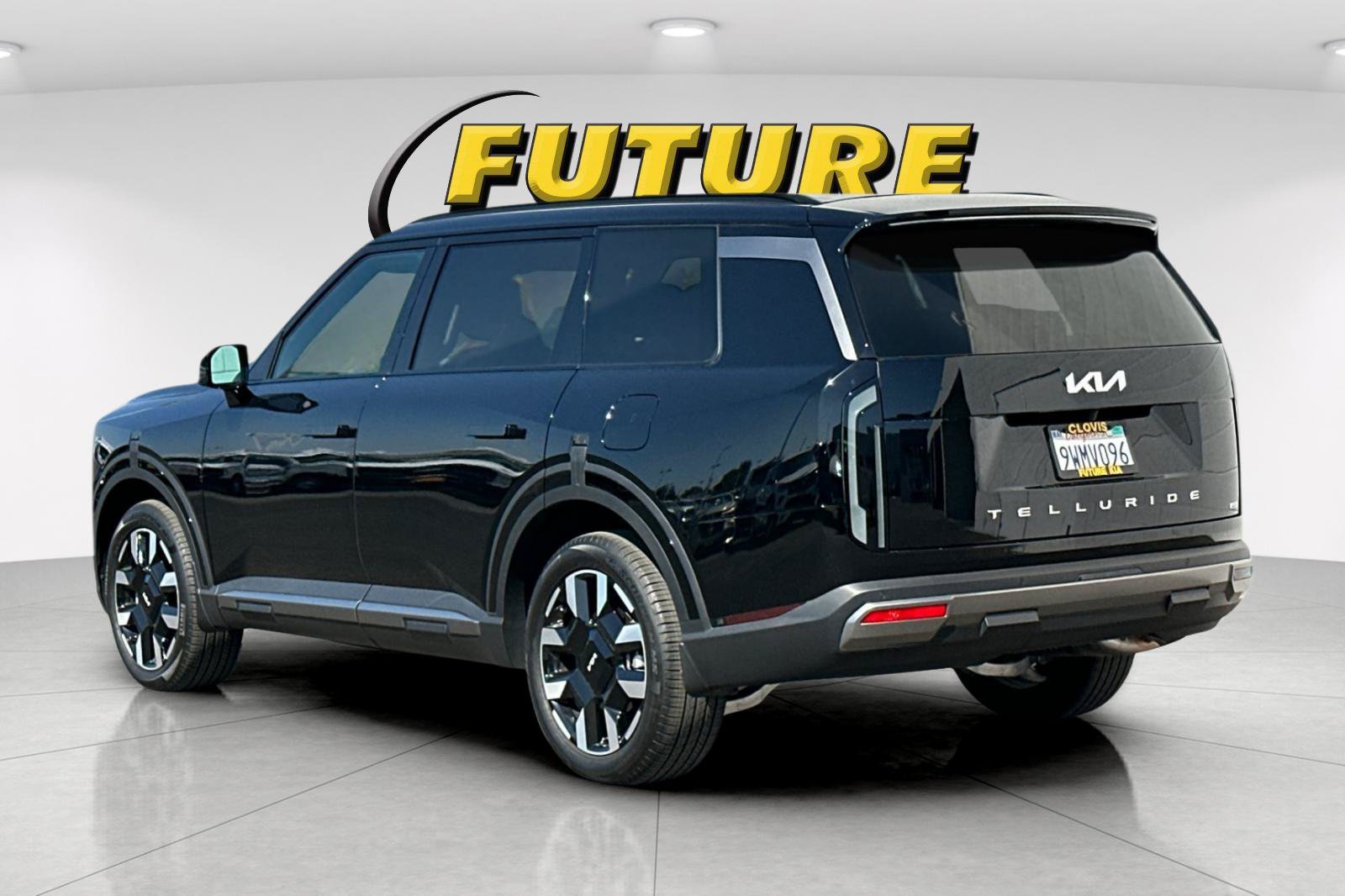Used 2027 Black Kia S image 6