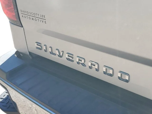 Used 2018 SILVER ICE METALLIC Chevrolet LT image 31