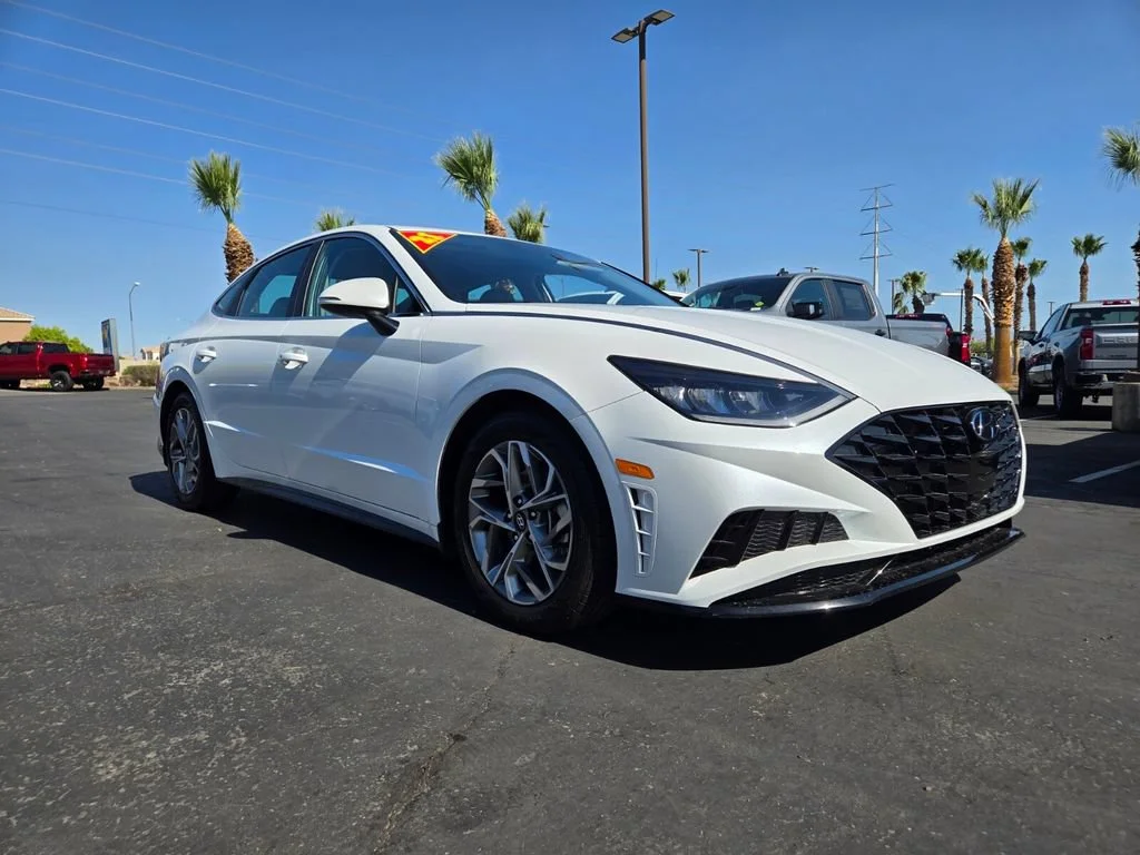 Used 2021 Quartz White Hyundai SEL image 1