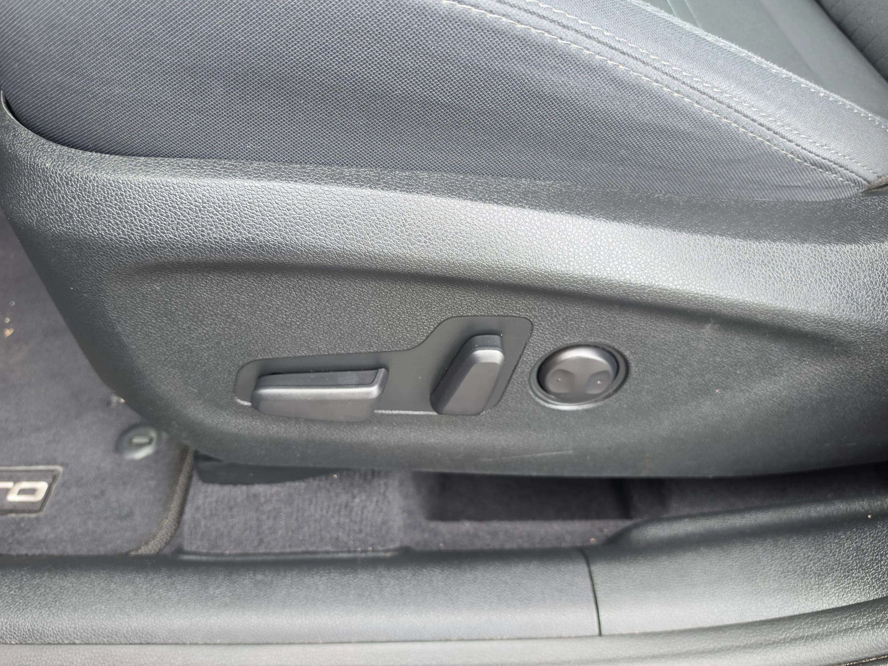 Used 2019 Platinum Graphite Kia LX V6 image 25