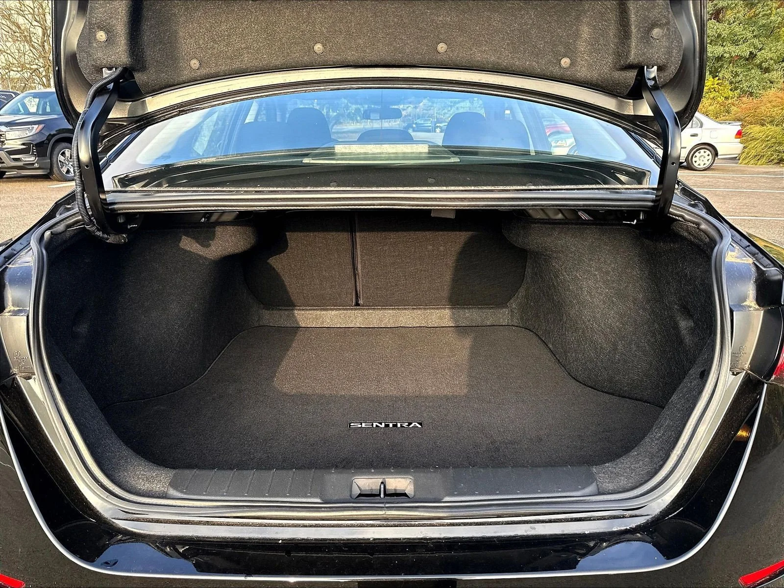 Used 2025 Super Black Nissan SR image 7
