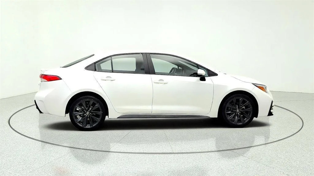 Used 2024 Wind Chill Pearl Toyota SE CVT image 4
