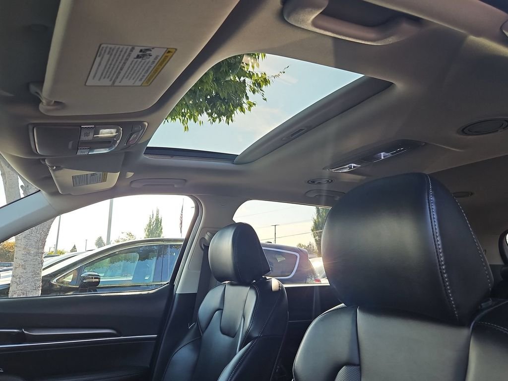 Used 2024 Black Kia S image 33