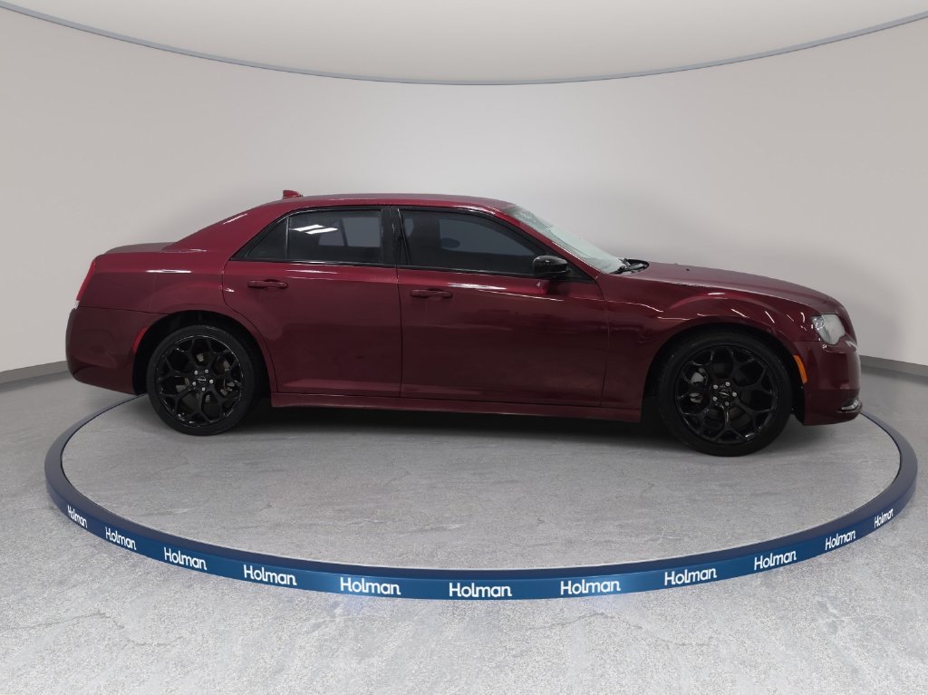 Used 2018 Velvet Red Pearlcoat Chrysler Touring image 5