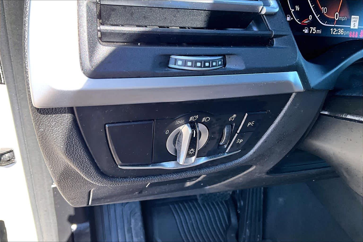 Used 2024 Mineral White Metallic BMW xDrive30i image 31
