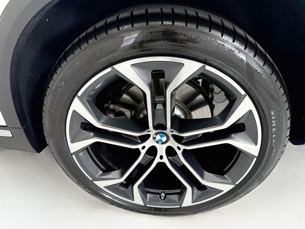 Certified Used 2025 Alpine White BMW xDrive40i image 30