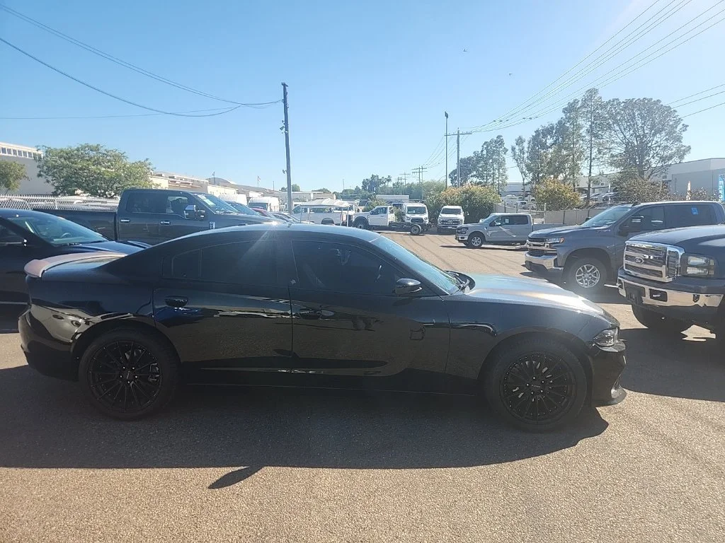 Used 2019 Black Dodge SXT image 16