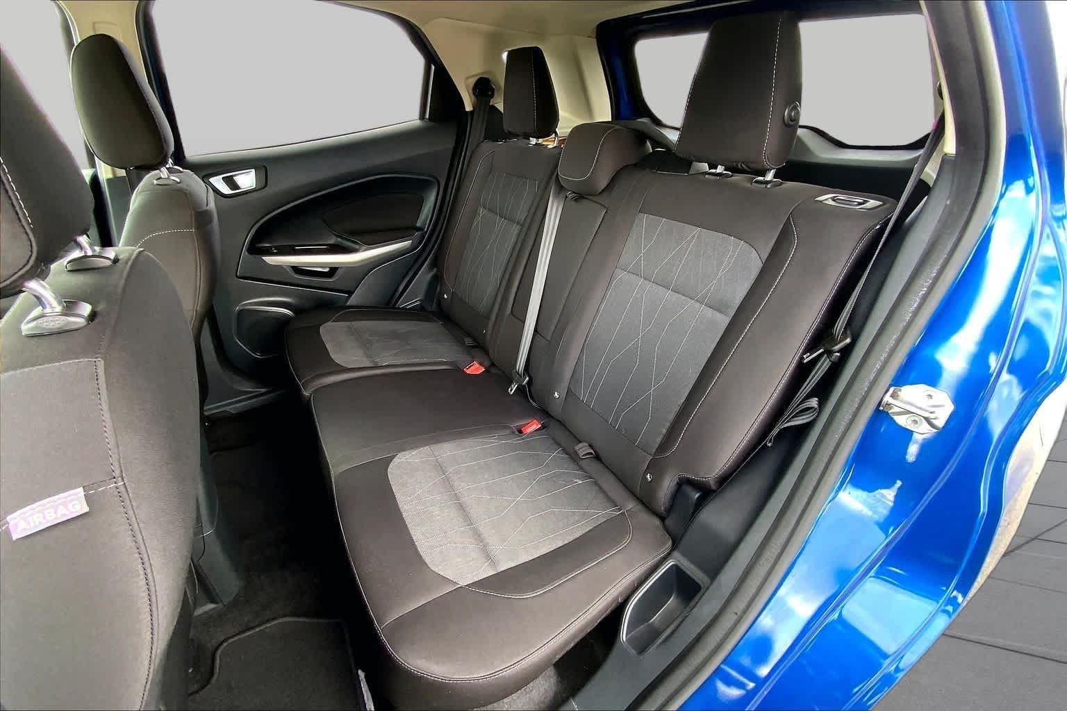 Used 2018 Lightning Blue Metallic Ford SE image 17