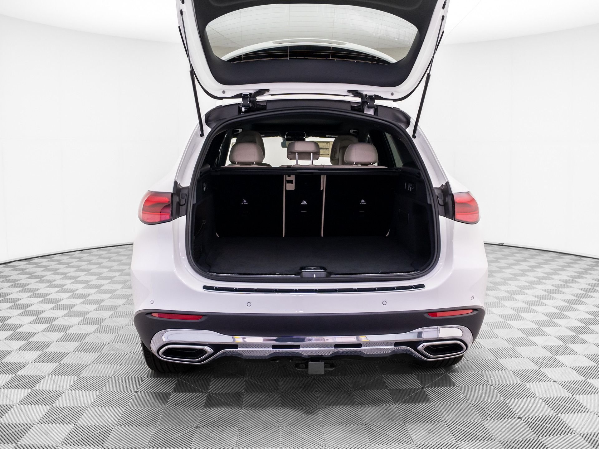 New 2026 White Mercedes-Benz GLC 300 image 33