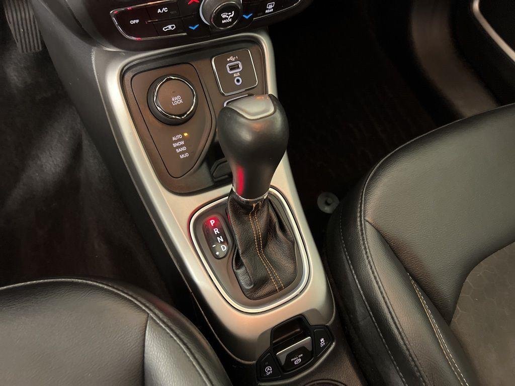 Used 2019 White Clearcoat Jeep Latitude image 20