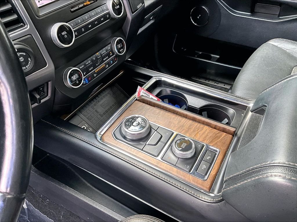 Used 2019 Black Metallic Ford Platinum image 21