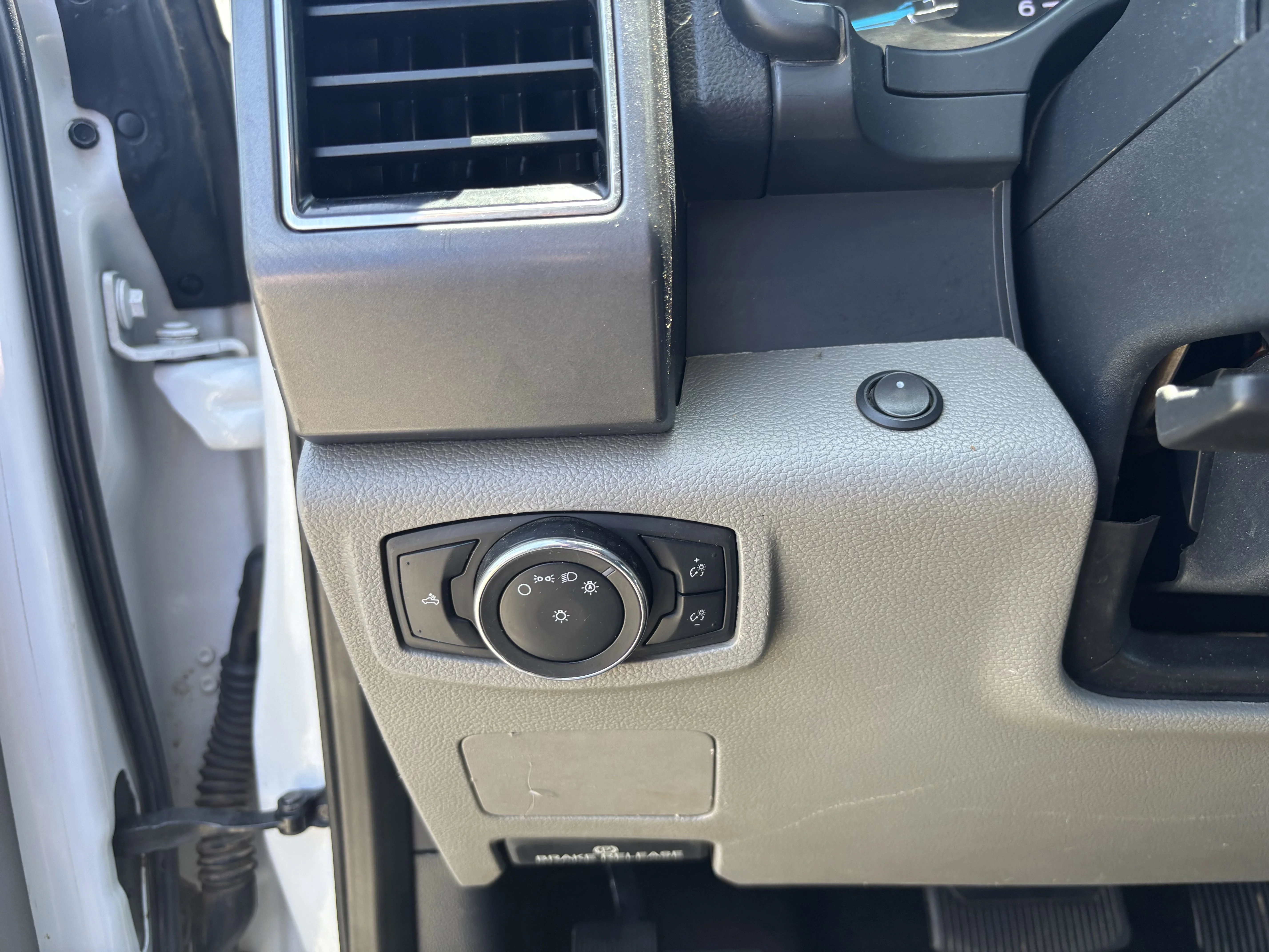 Used 2022 Oxford White Ford XLT image 13