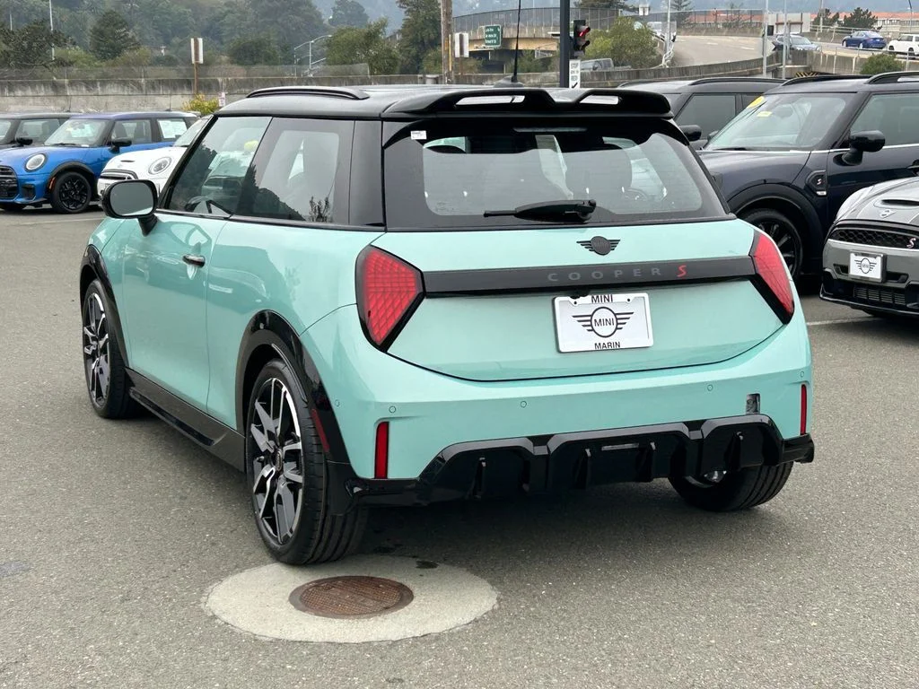 New 2026 Green MINI Iconic image 3