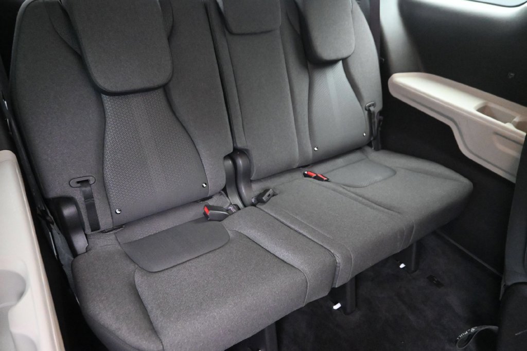 Used 2024 White Kia LX image 11