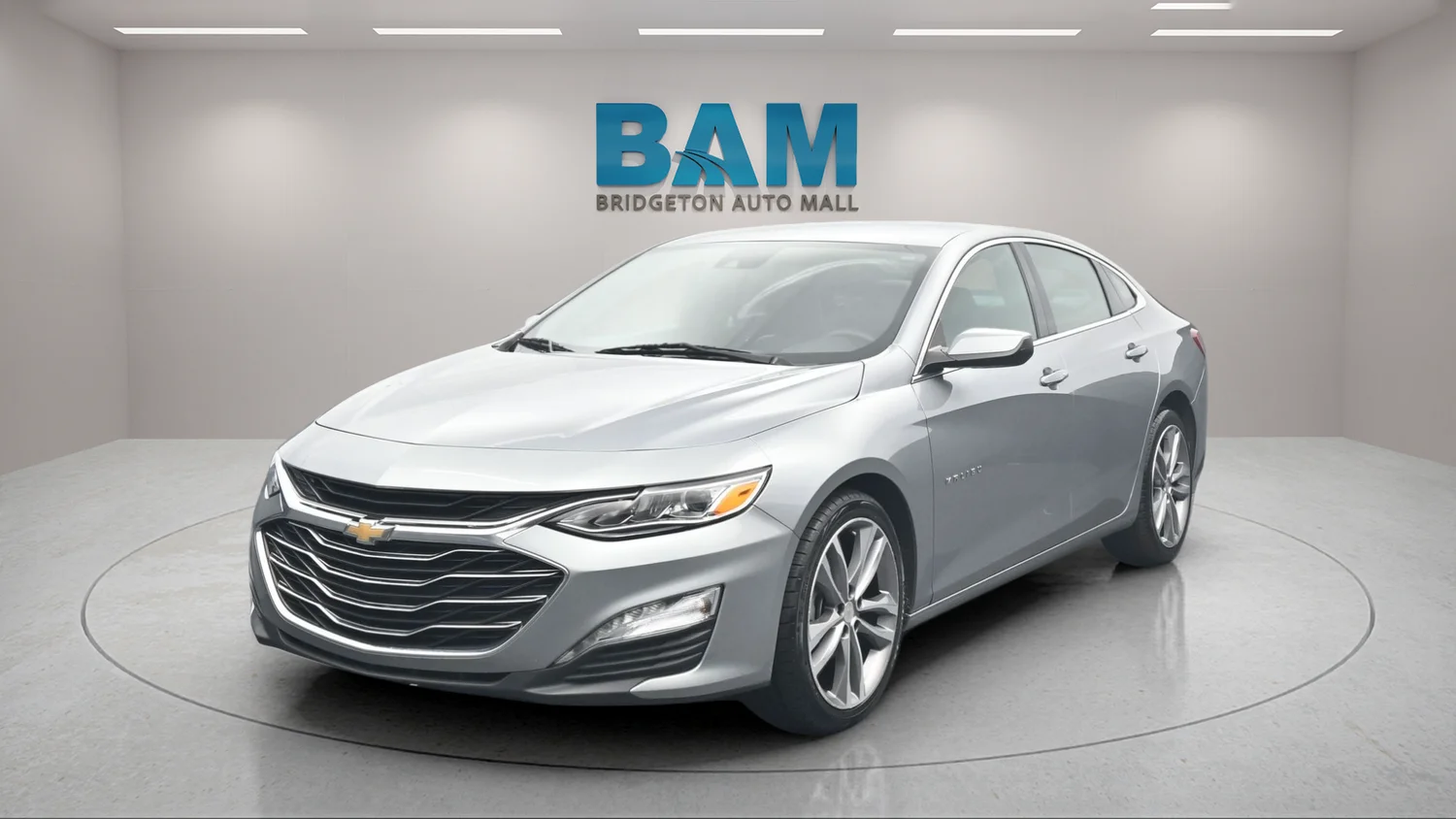 Used 2024 Gray Chevrolet LT image 4