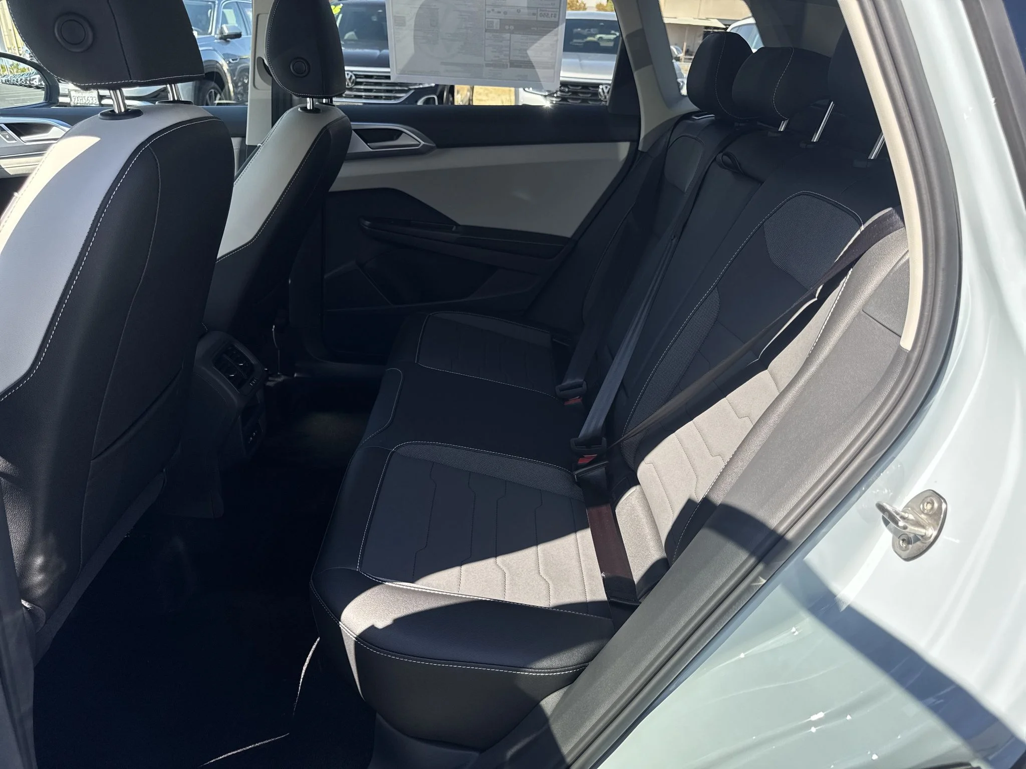 New 2027 Monument Gray Volkswagen SE image 31