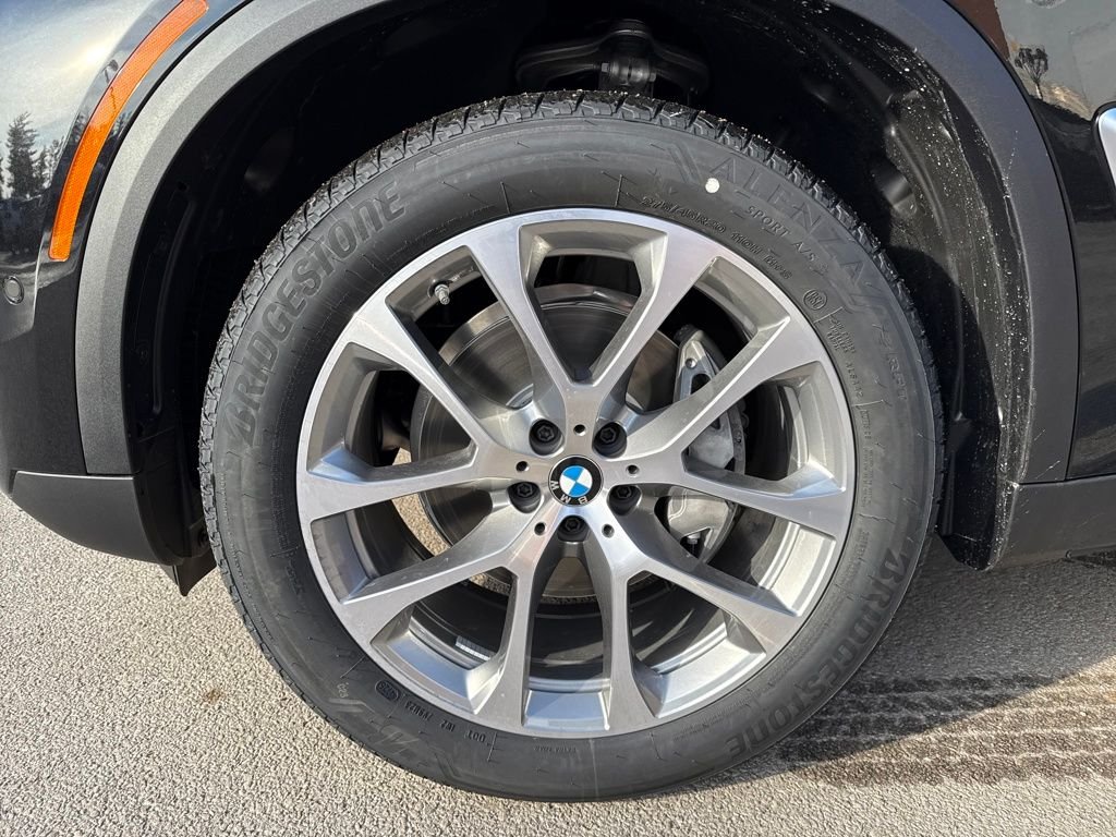 New 2026 Black BMW xDrive40i image 9