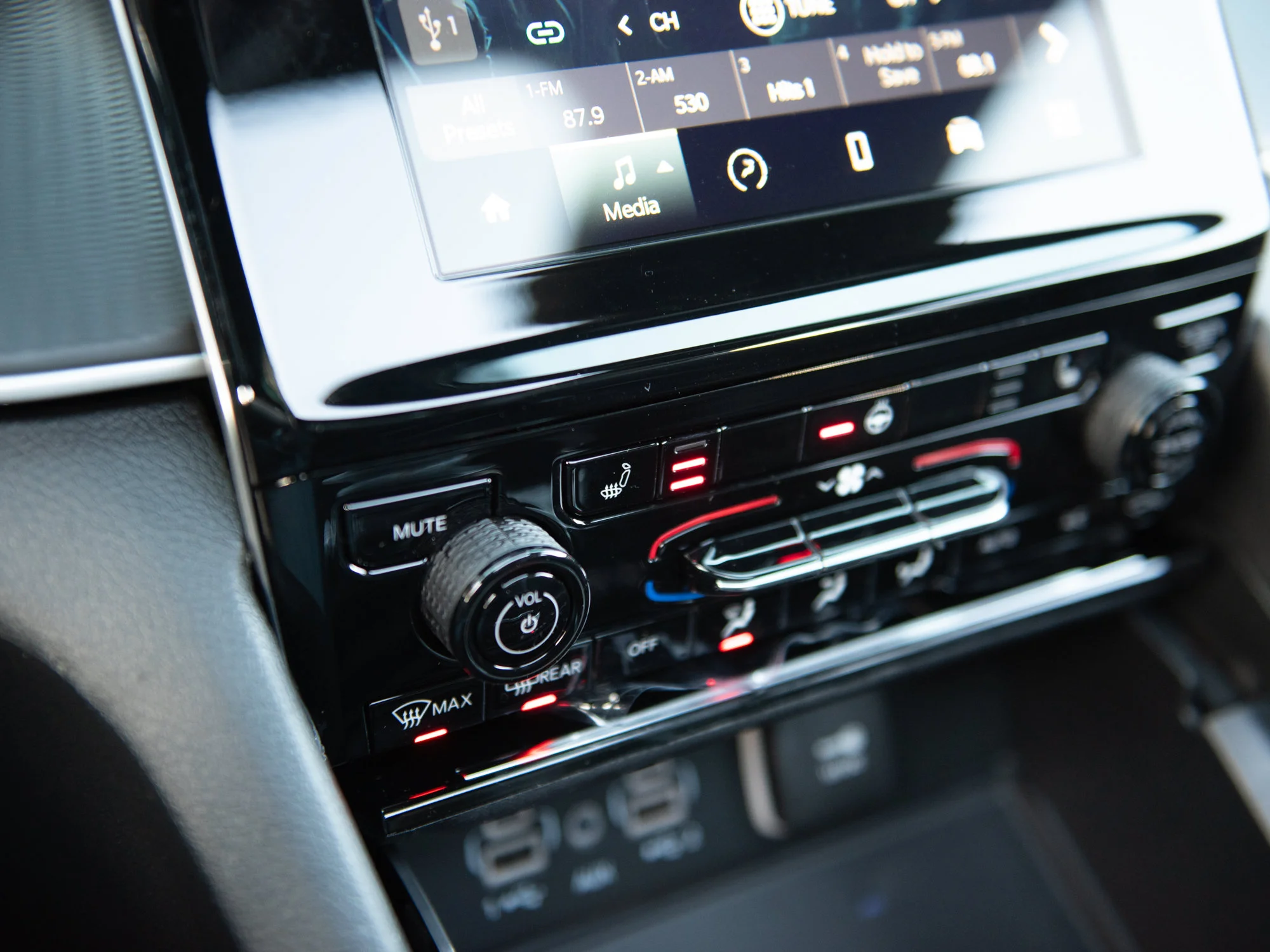 New 2025 Grey Jeep Altitude* image 17