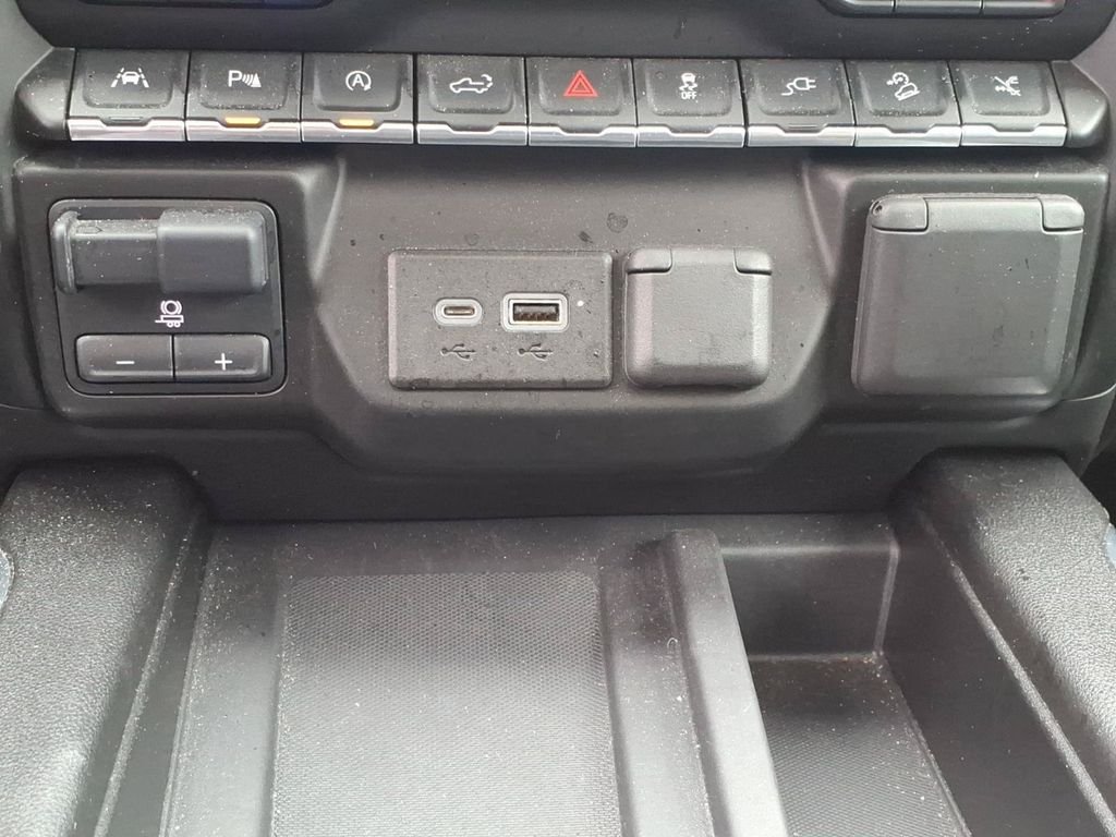 Used 2020 White GMC Denali image 31