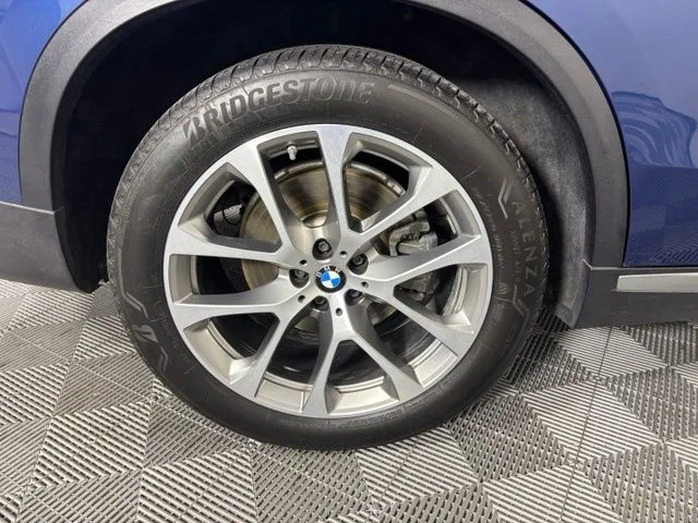 Used 2019 Blue BMW xDrive40i image 43
