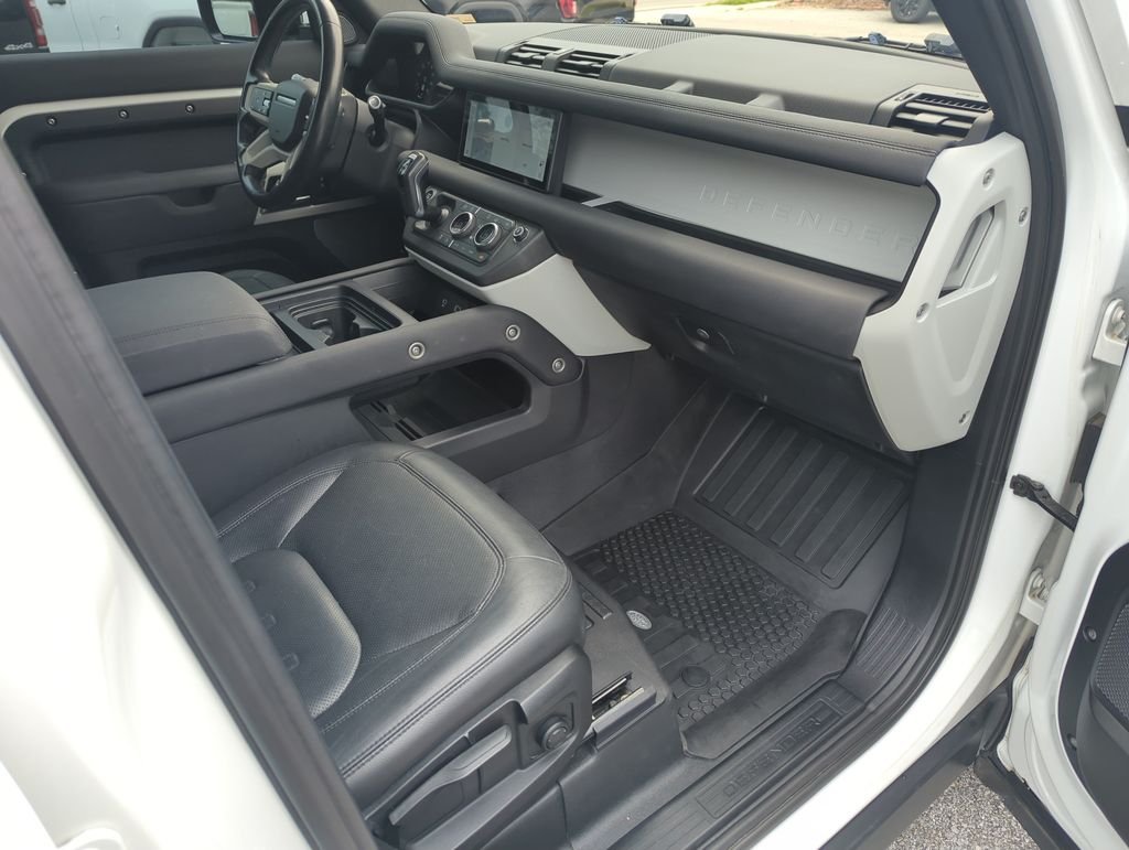 Used 2022  Land Rover S image 33