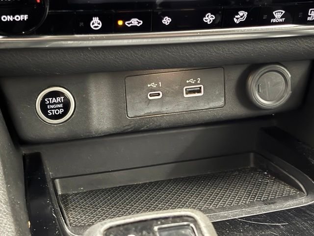 Used 2022 Red Nissan SV image 31