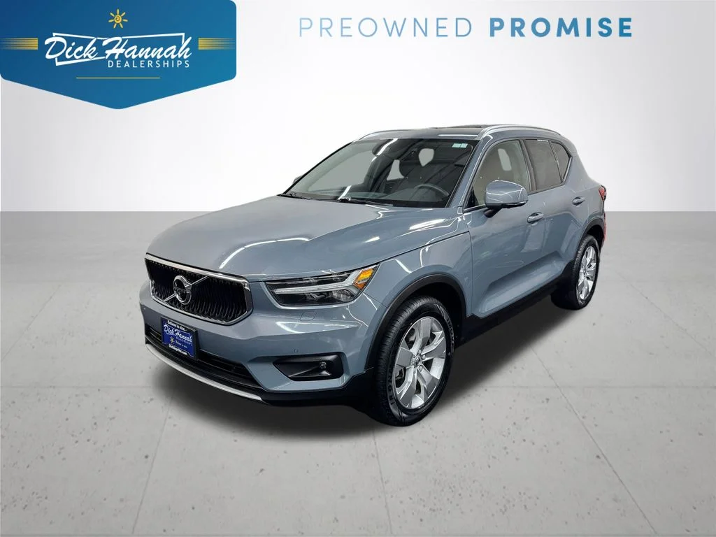 2022 Volvo XC40 T5 Momentum AWD's photo