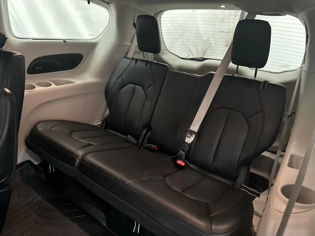 Used 2018 Gray Chrysler Touring L Plus image 24