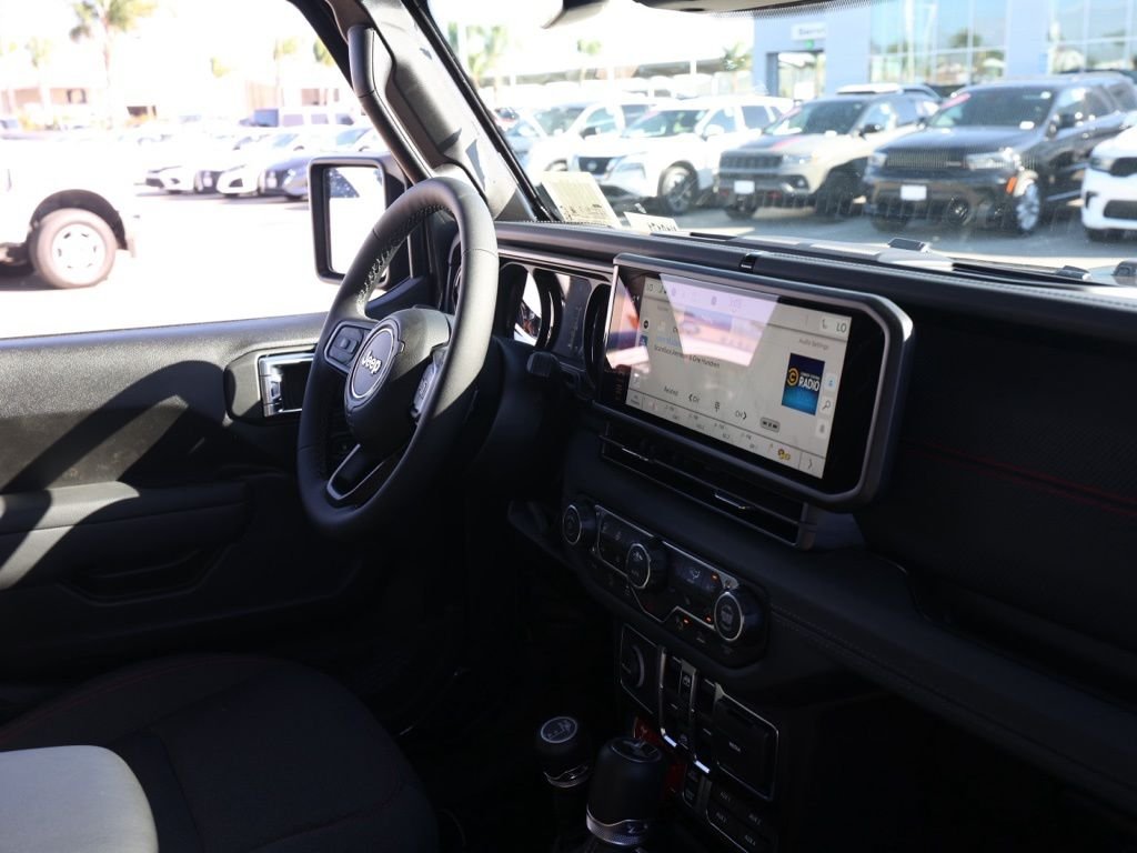 New 2026 Granite Crystal Metallic Clear-Coat Exterior Paint Jeep Rubicon image 19