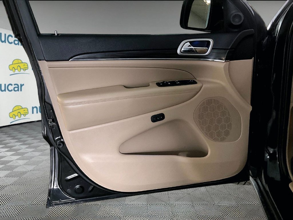 Used 2019 Diamond Black Crystal Pearlcoat Jeep Limited image 9
