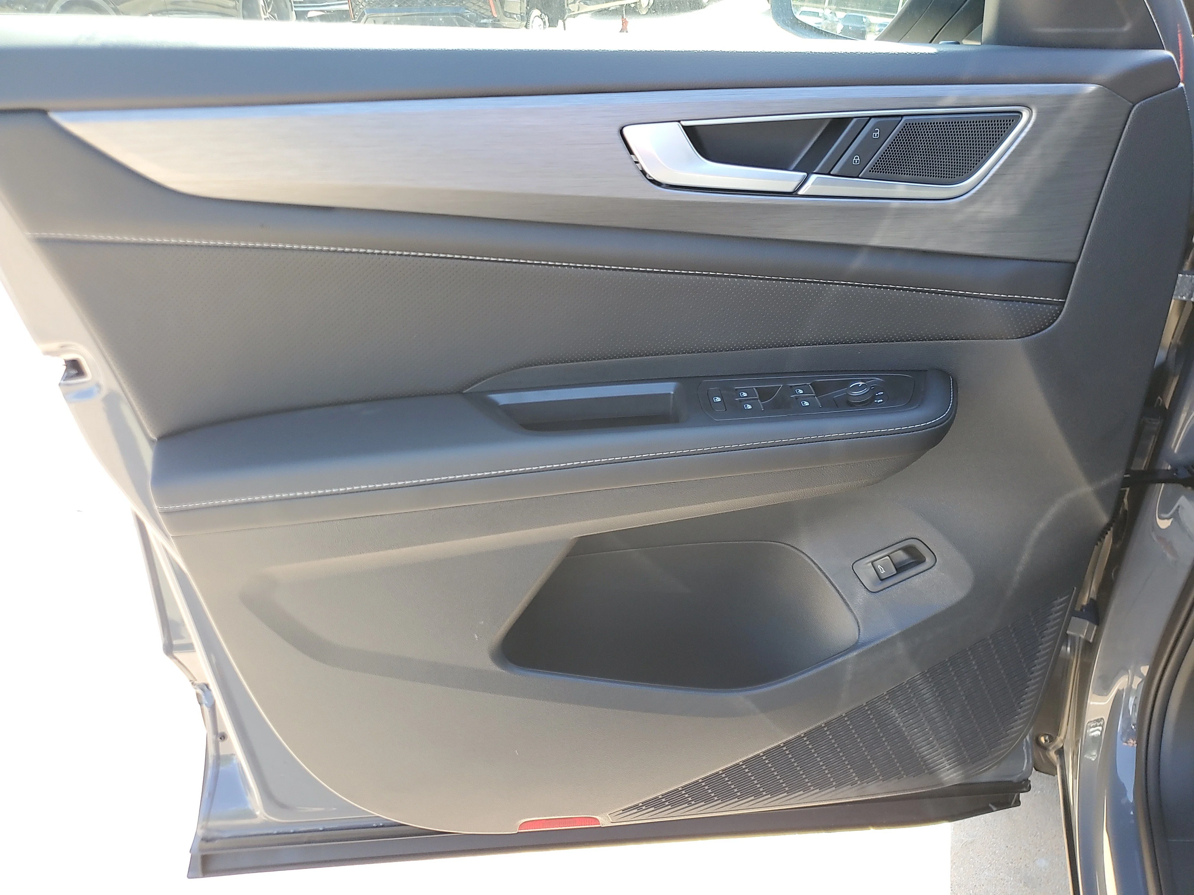 New 2026 Gray Volkswagen 2.0T SE w/Technology image 18