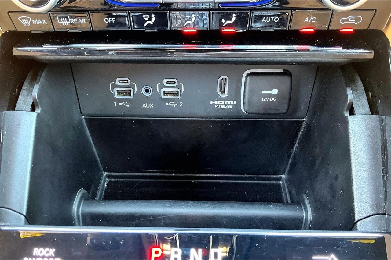 Used 2024 White Jeep Summit image 18