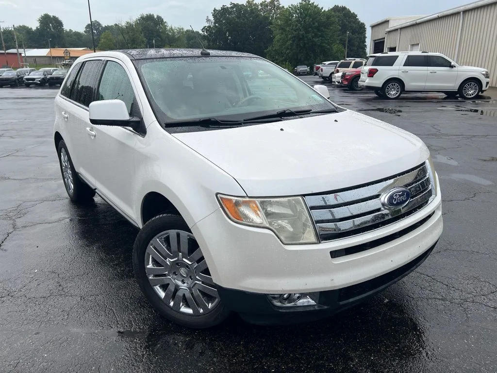 Used 2010 White Ford Limited image 1