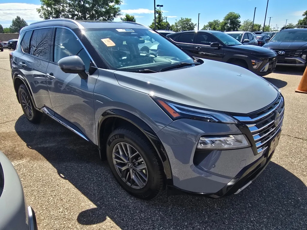 Used 2024 Boulder Gray Pearl Nissan Platinum image 18