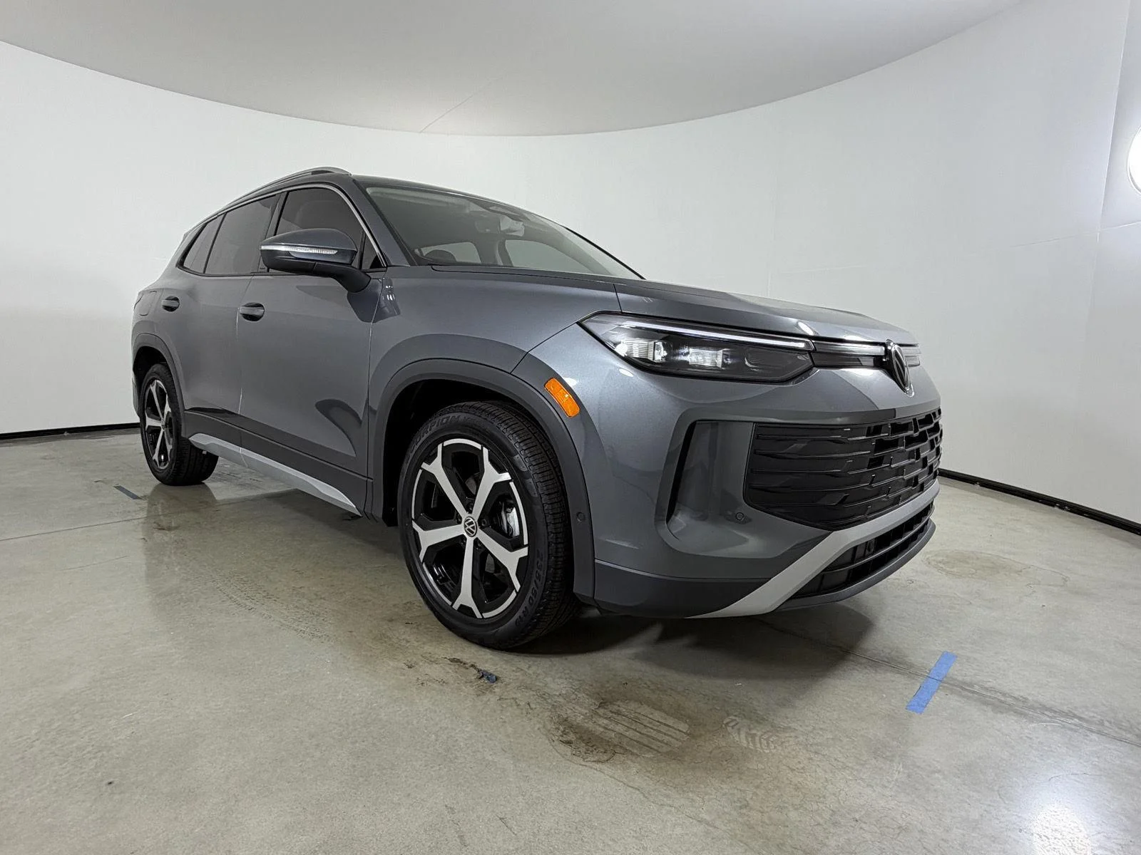New 2026 Platinum Gray Metallic Volkswagen SE image 3