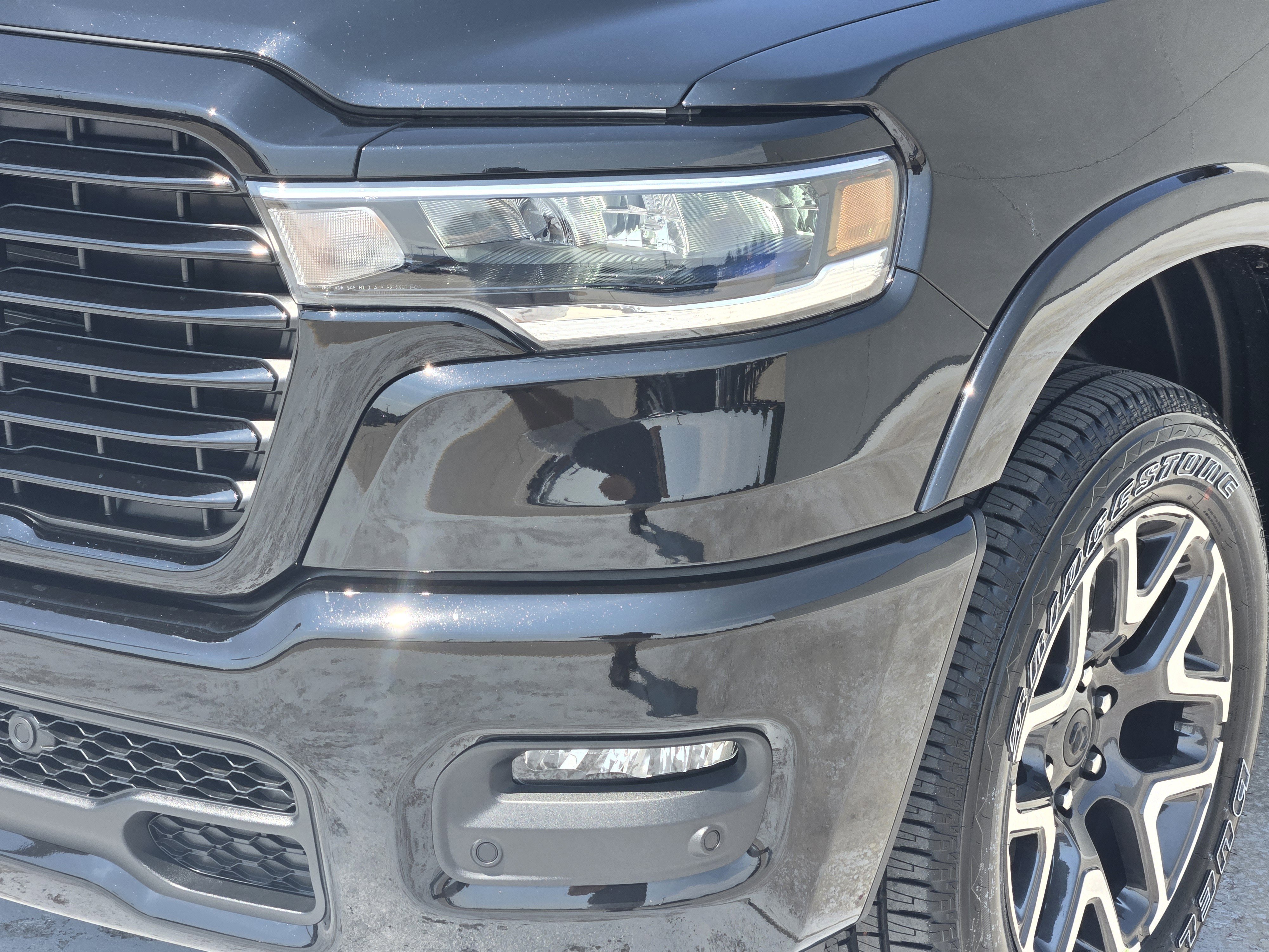 New 2026 Diamond Black Crystal Pearl-Coat Exterior Paint RAM Laramie image 6