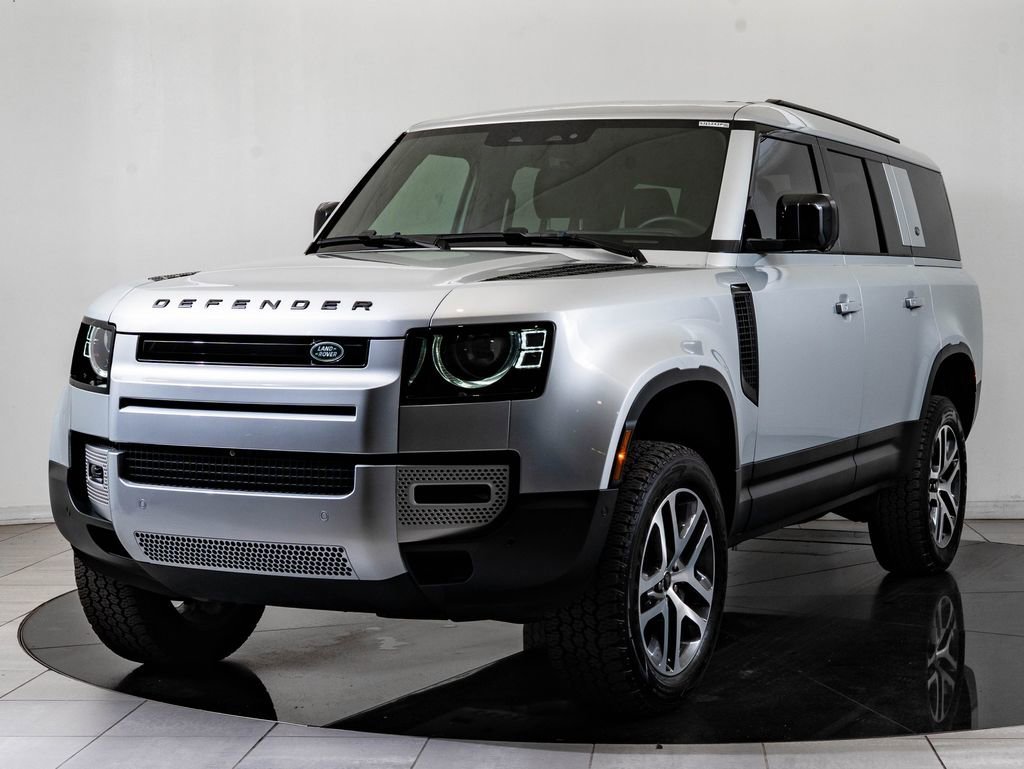 Used 2024 Hakuba Silver Metallic Land Rover S image 1