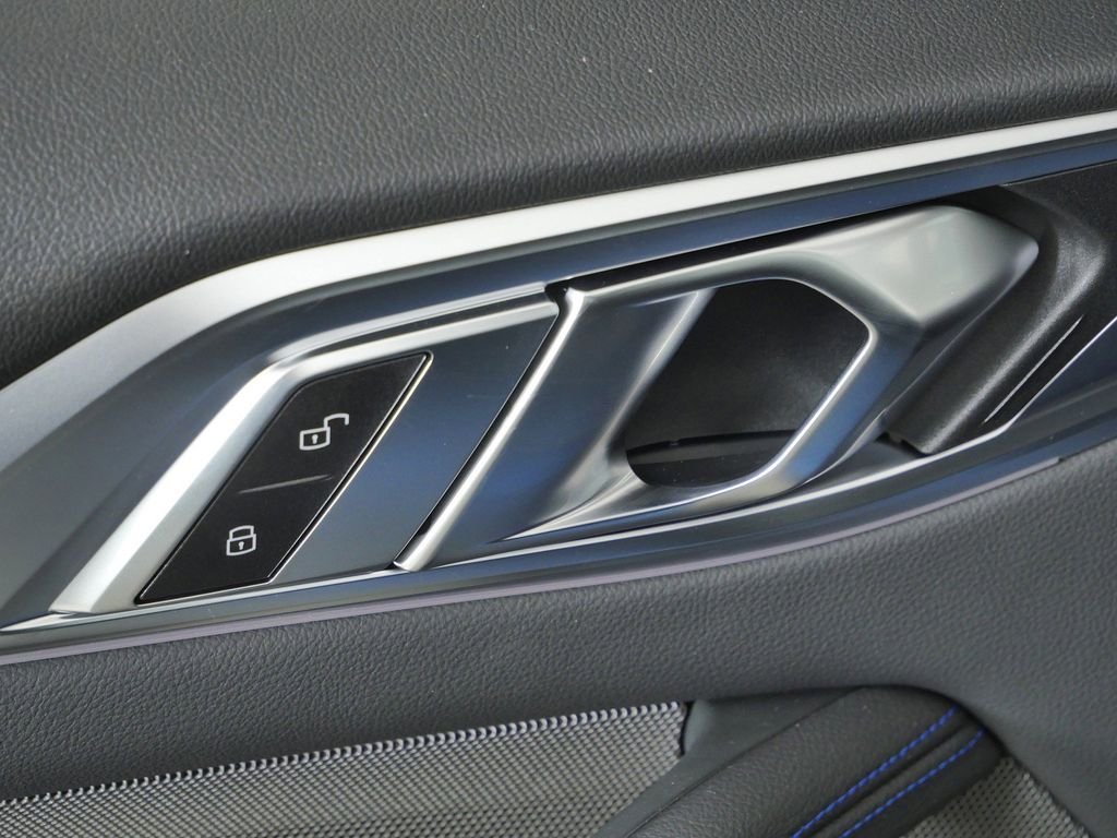 New 2027 Black Sapphire Metallic BMW M440i xDrive image 32