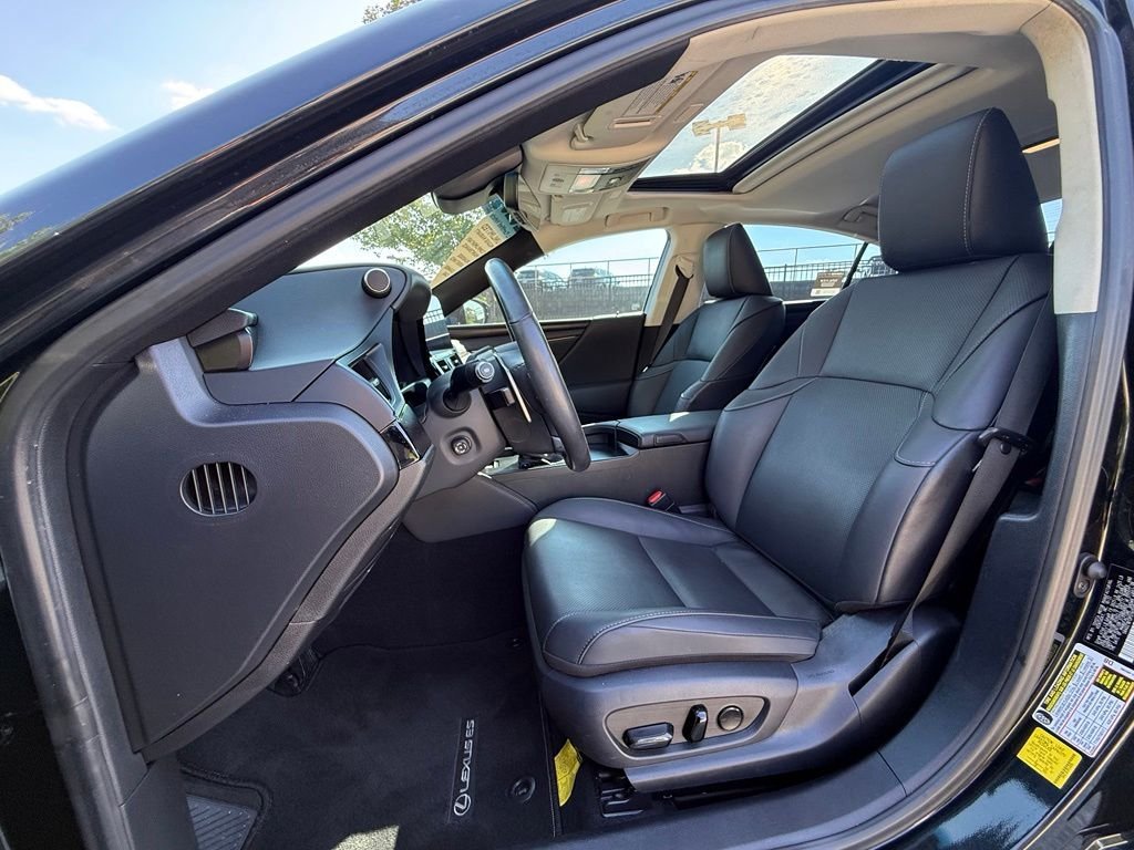 Used 2023 Black Lexus 350 image 16