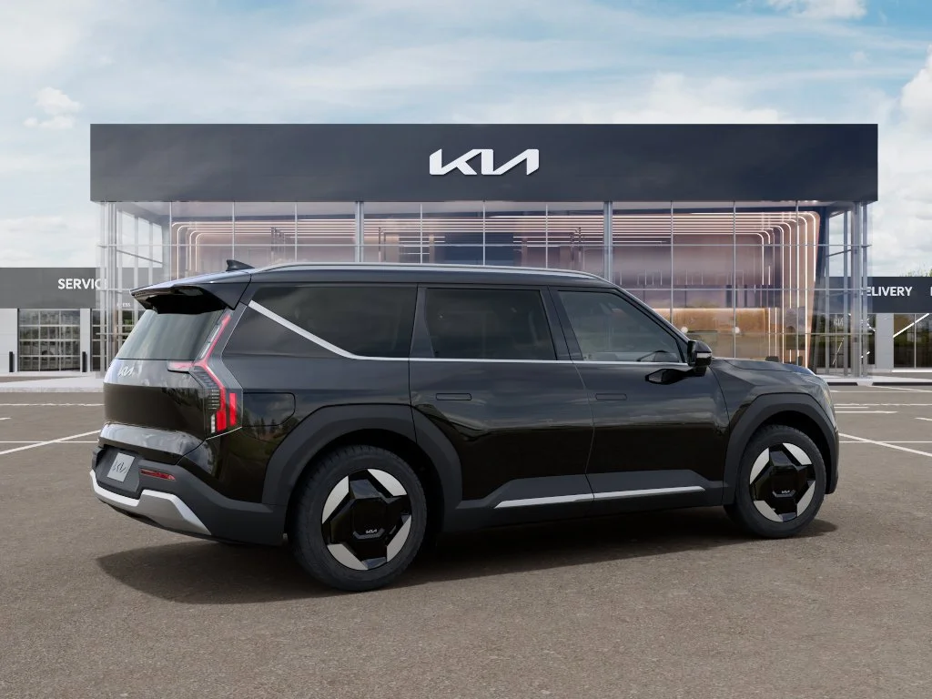 New 2026 Ebony Black Kia Wind AWD image 6