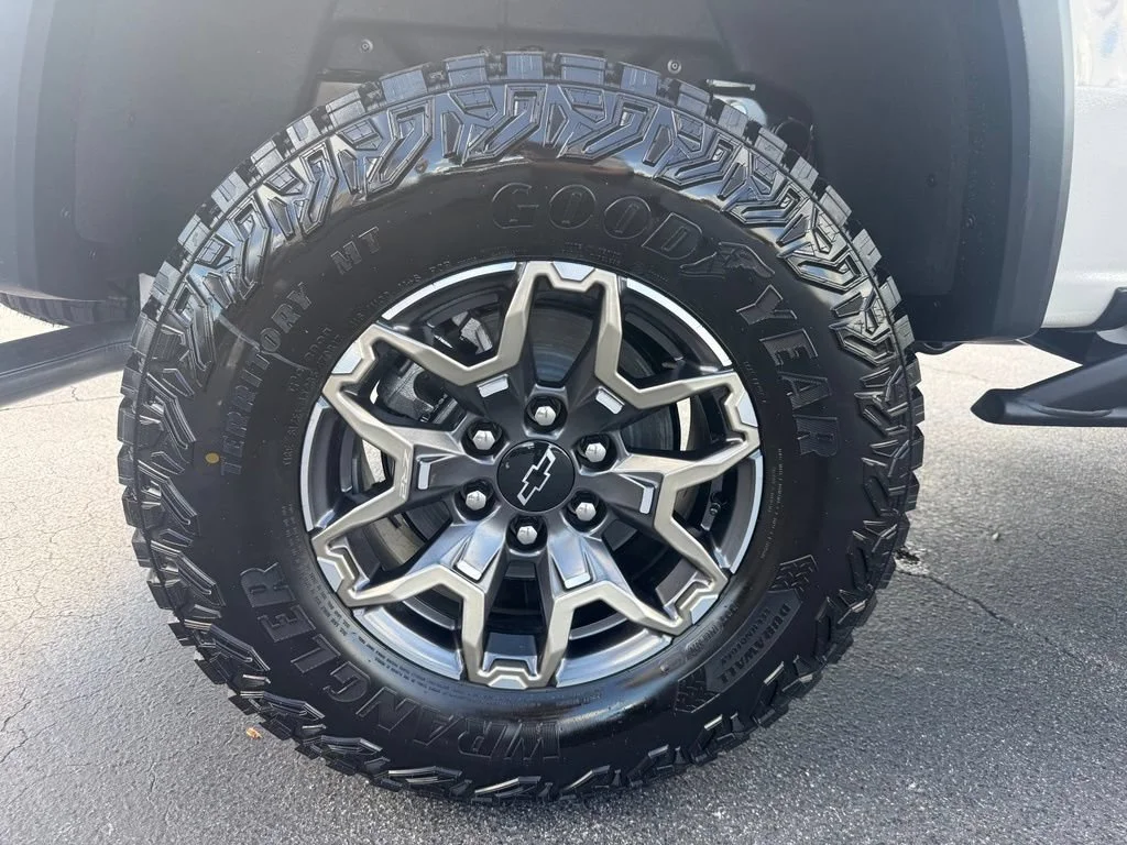2026 Chevrolet Colorado ZR2 - Photo 10