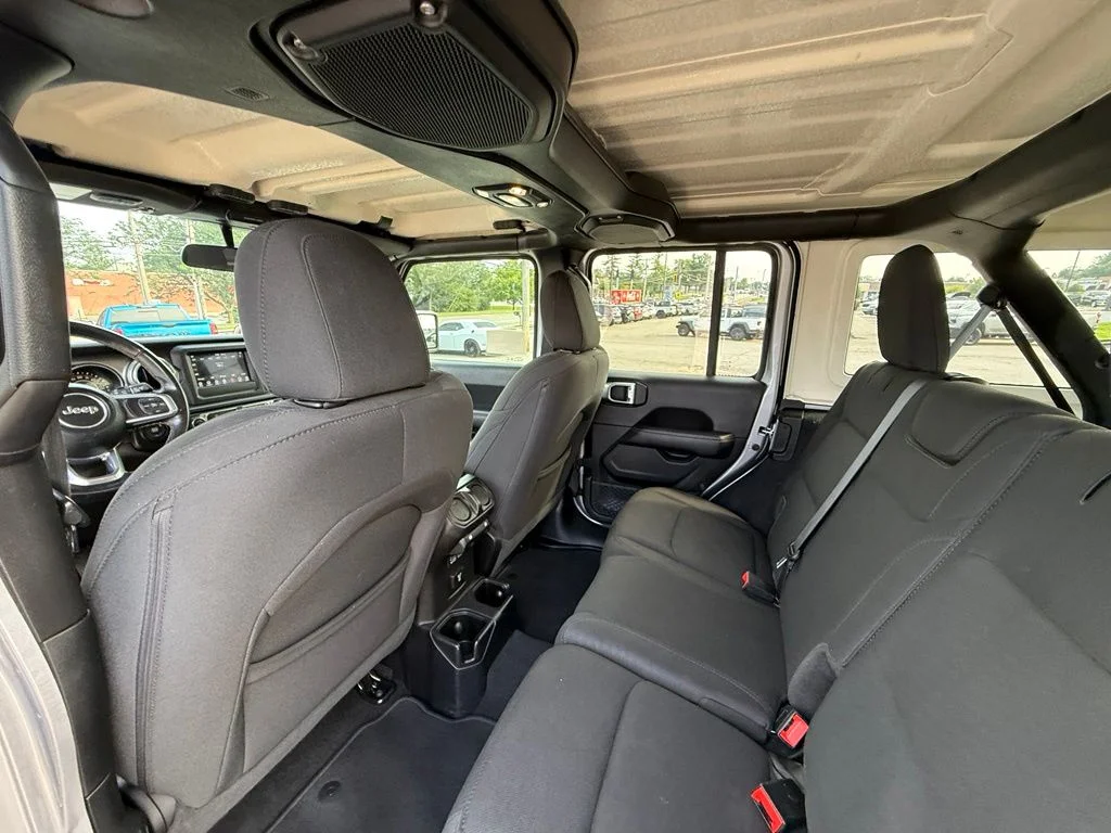 Used 2020 Silver Jeep Unlimited Sahara image 24